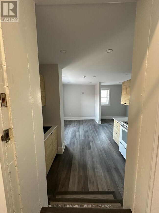 Building Photo - 2 Water St