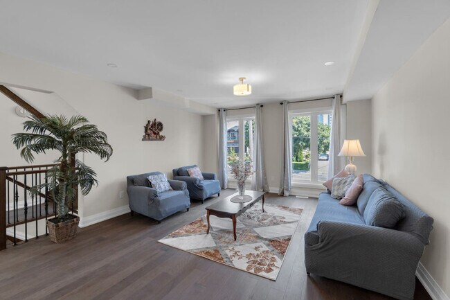 Photo du bâtiment - 688 Midland Ave