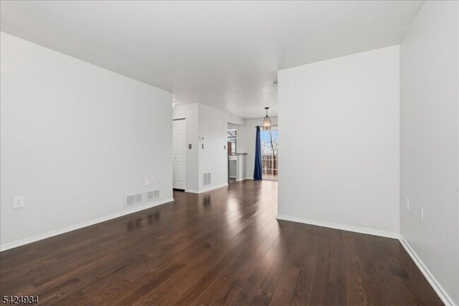 Foto del edificio - 5 Ajax Ct