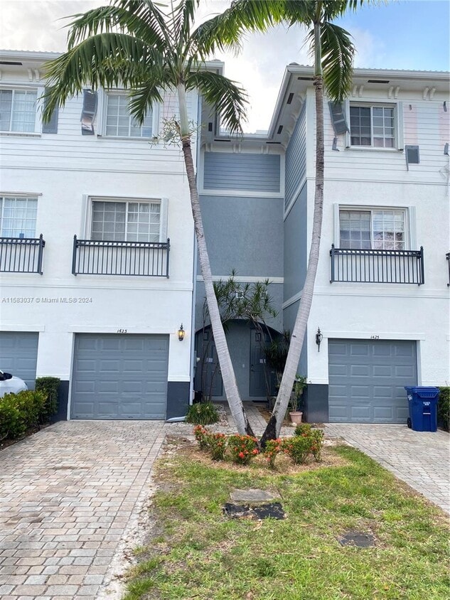 1423 NW 36th Way, Lauderdale Lakes, FL 33311 Townhome Rentals in