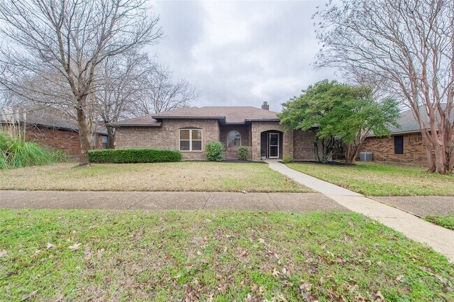Building Photo - 2901 Hampshire Dr