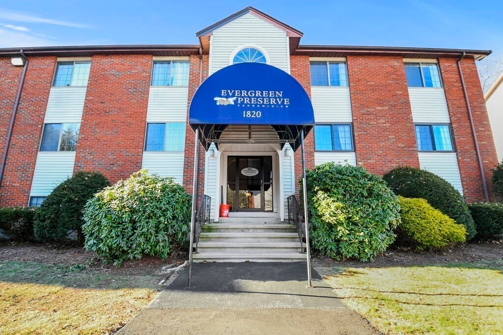 1820 Skyline Dr Unit 19, Lowell, MA 01854 Condo for Rent in Lowell