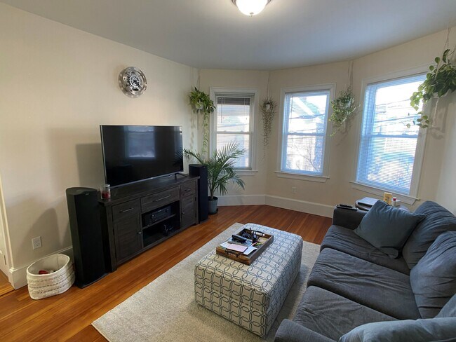 Building Photo - 15 Sargent Ave