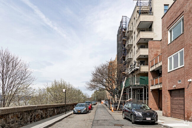 Context - 17 Chittenden Ave