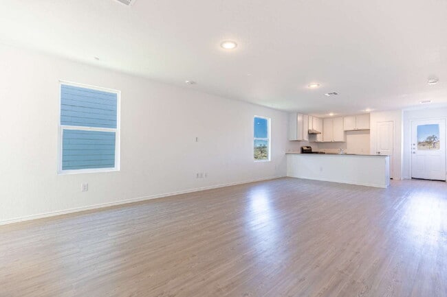 Building Photo - 9143 Coronal Rings