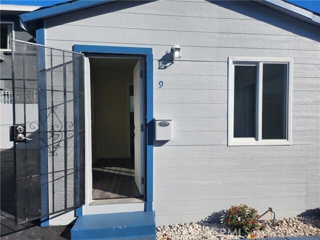 Foto del edificio - 3717 W Imperial Hwy