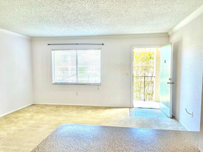 Building Photo - RENT BY MARCH 31st and RECEIVE 2 WEEKS OFF...