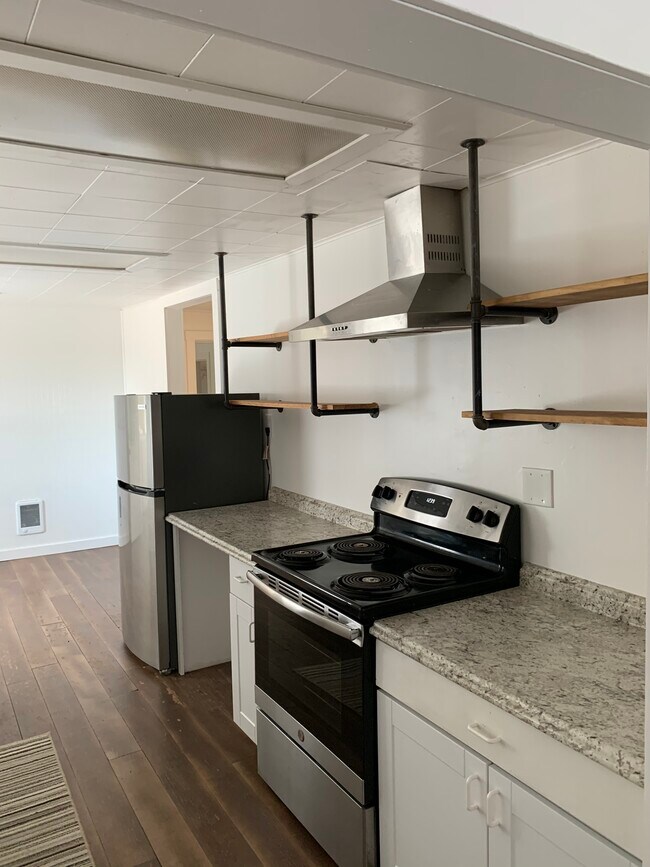 Building Photo - 1213 Oyster Bay Ave S