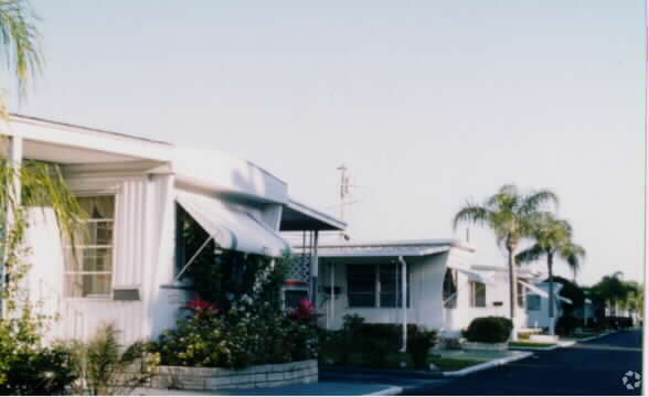 Building Photo - Holiday Ranch