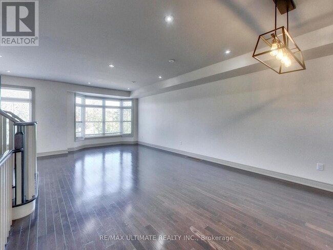Building Photo - 62 Monclova Rd