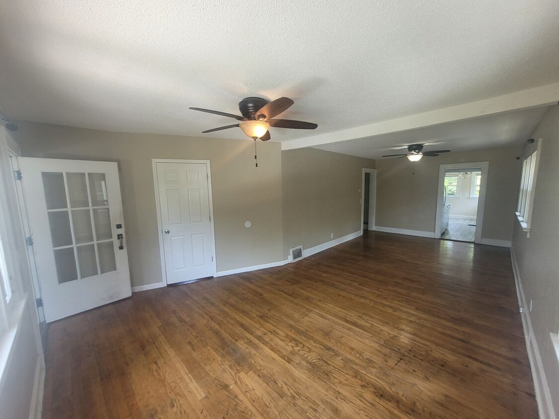 Primary Photo - 3 Bedroom, 1 Bathroom Home