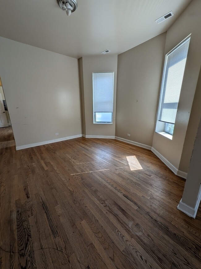 Foto del edificio - 5031 S Hermitage Ave