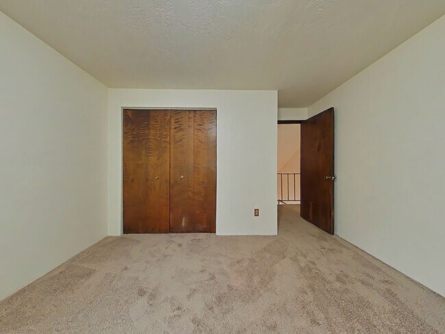 Building Photo - House ~ Close to Timberhill ~ Pet Friendly
