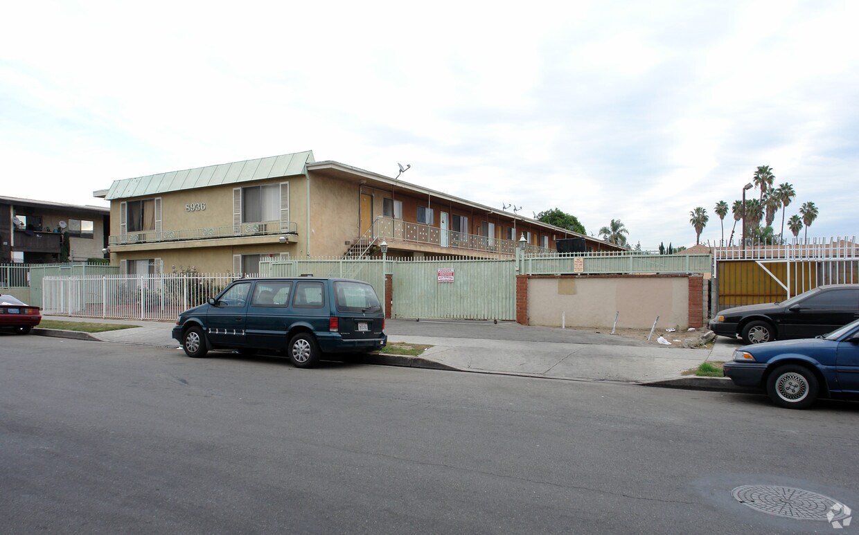 Foto del edificio - 8936 Cedros Ave