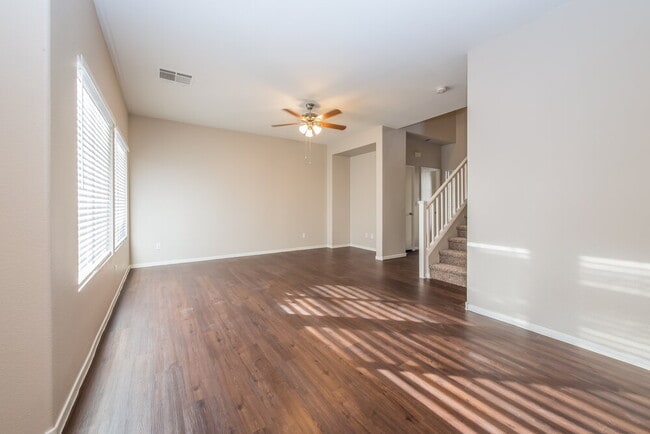 Foto del edificio - 6226 Standing Elm St