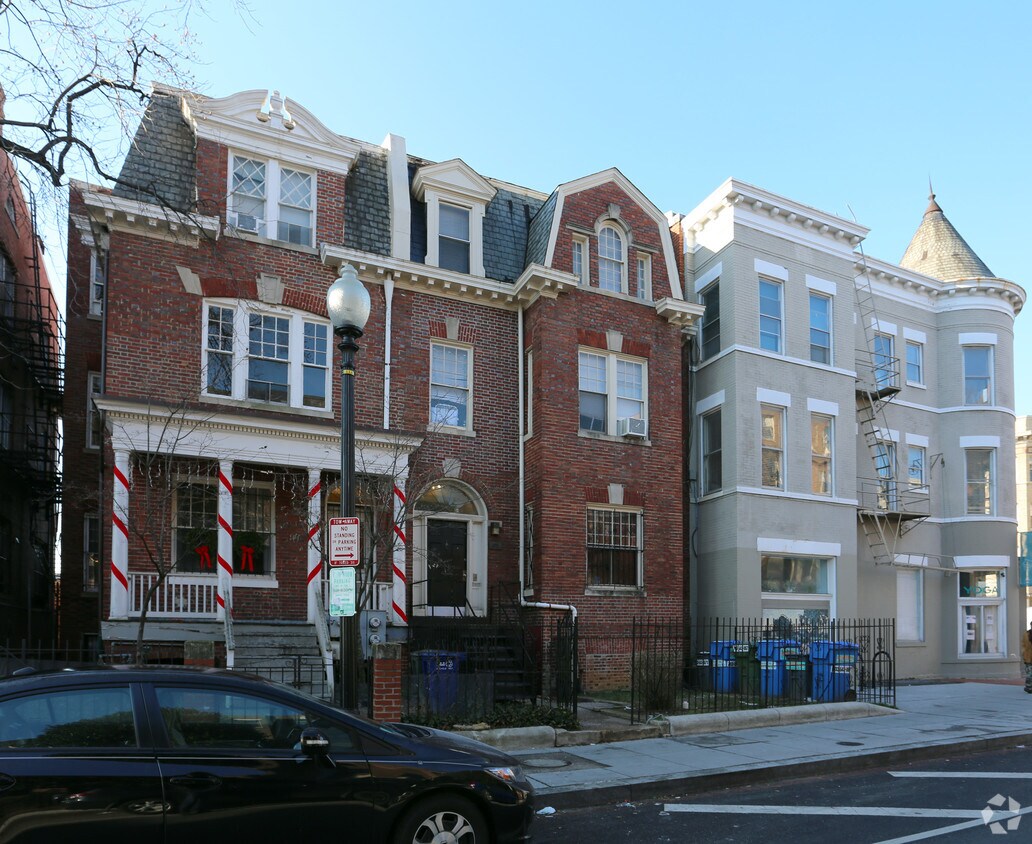 Primary Photo - 1666 Park Rd NW