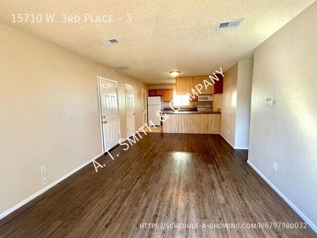 Building Photo - Two Bedoom In Great Golden Location! Stora...