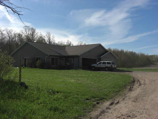 Building Photo - 910 E Highway 48