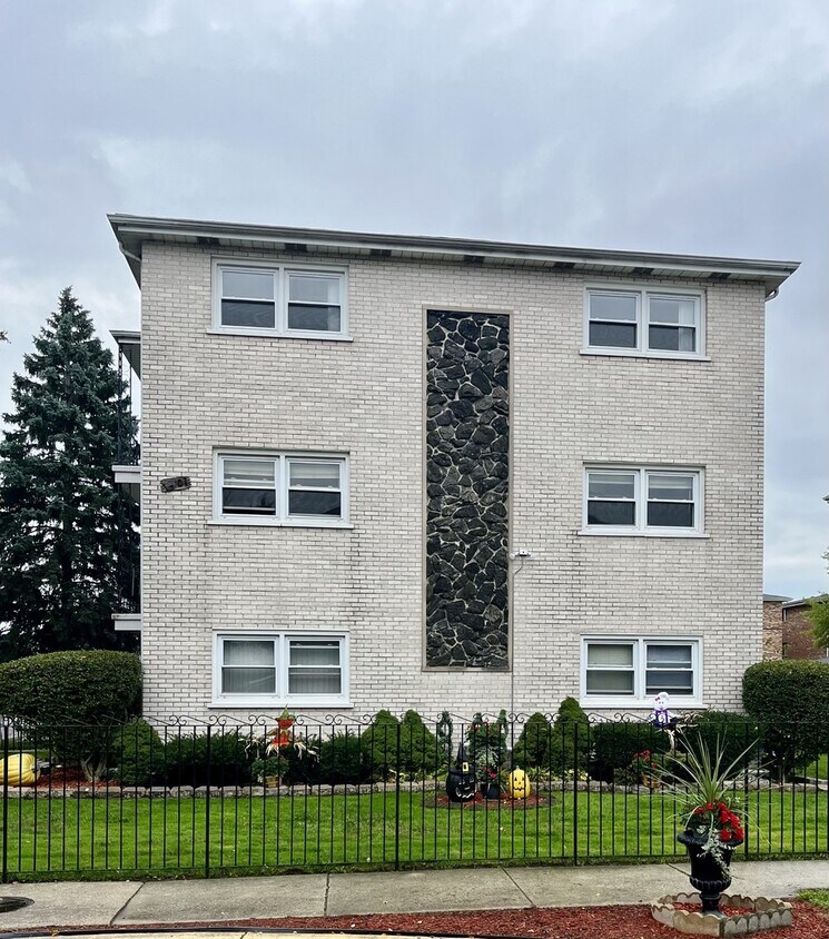 Primary Photo - 1601 Downs Dr