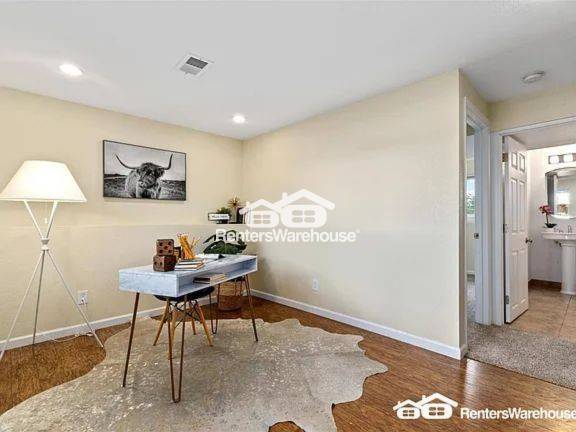 Building Photo - Don't miss out on this charming 3 Bed 2 Bath home in Lonetree CO.