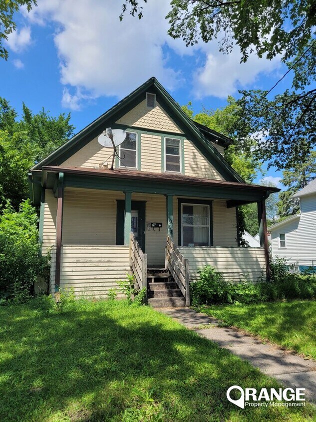 Primary Photo - 909 7th Ave N