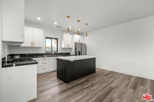 Foto del edificio - 1920 S Sherbourne Dr