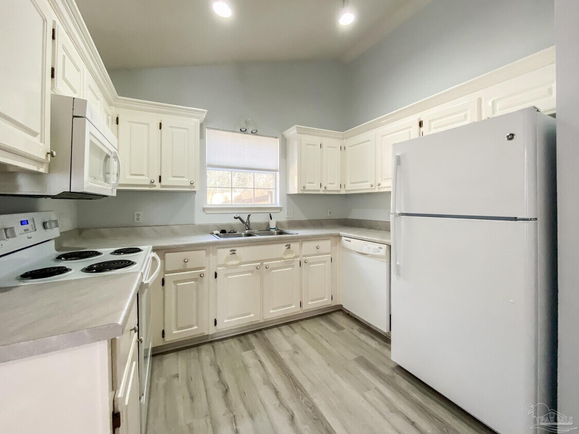 Foto principal - 5917 N Bay Point Dr
