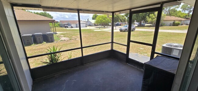 Foto del edificio - 5657 Struthers Ct
