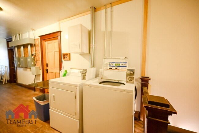 Foto del edificio - 205 N Maple St