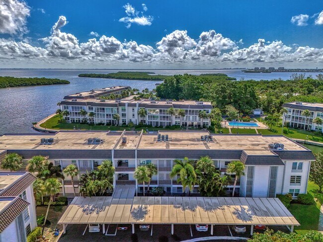 Foto del edificio - LUXURY LONGBOAT LIVING AT IT’S FINEST! AVA...