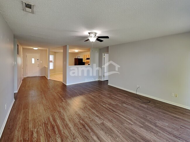 Foto del edificio - 1316 Clove Ct