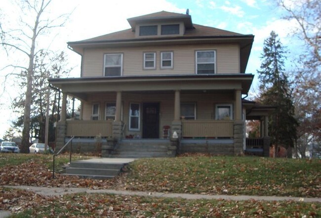 Building Photo - 1501 S 11th St