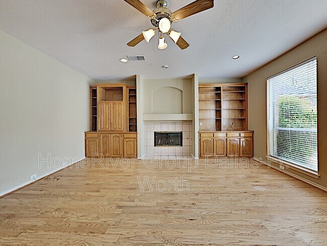 Building Photo - 2514 Fallview Ln