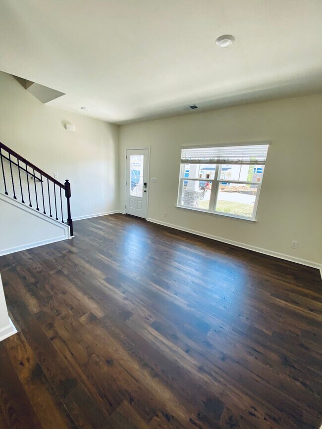 Building Photo - West Knoxville! 37931 - 4 bedroom, 2.5 bat...