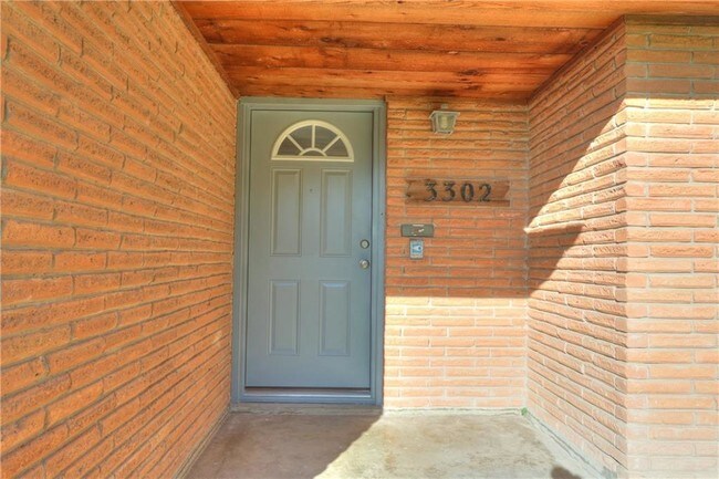 Building Photo - 3302 Orlando Dr