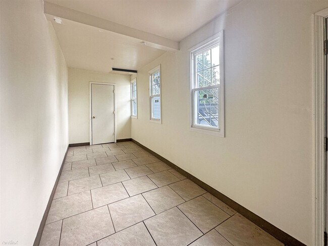 Foto del edificio - 3 br, 1 bath Triplex - 56 Granger St Gorge...