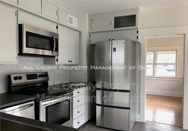 Building Photo - 2205 Walnut St