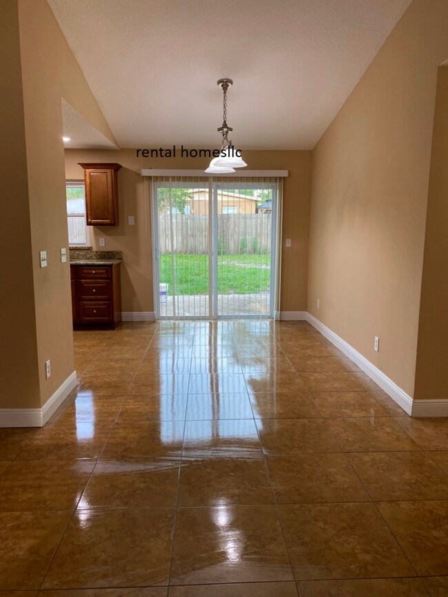 Foto del edificio - Beautiful 3 Bedroom 2 Bathroom, Single Family Home with 1,589 square feet under air, newly Remodeled