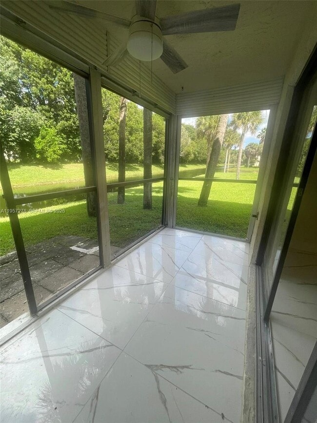 Building Photo - 403 Lakeview Dr