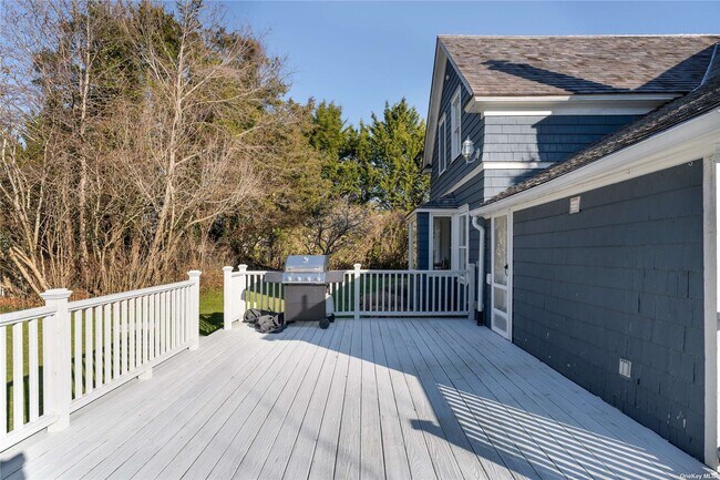 Building Photo - 478 Montauk Hwy