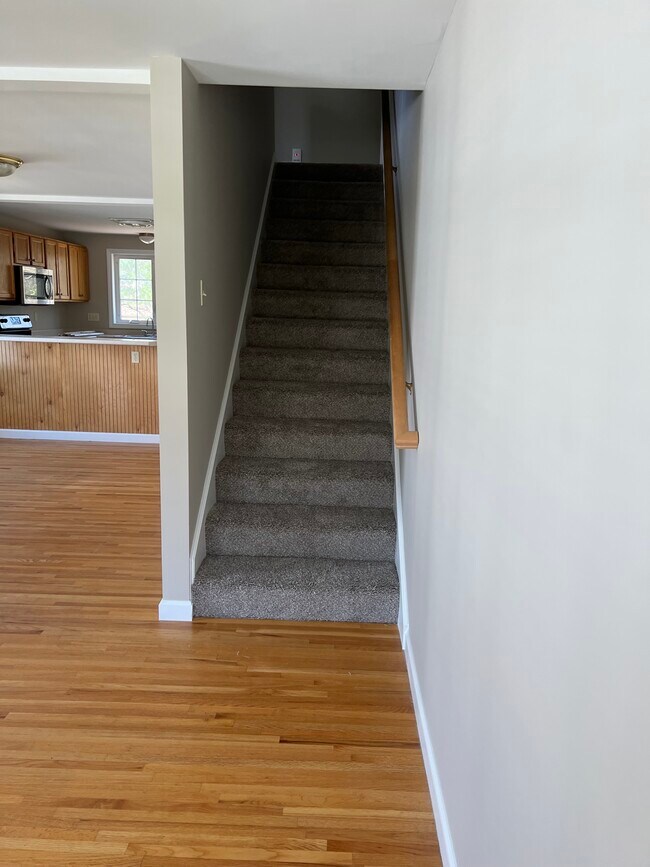 Building Photo - 42 Carriage Ln