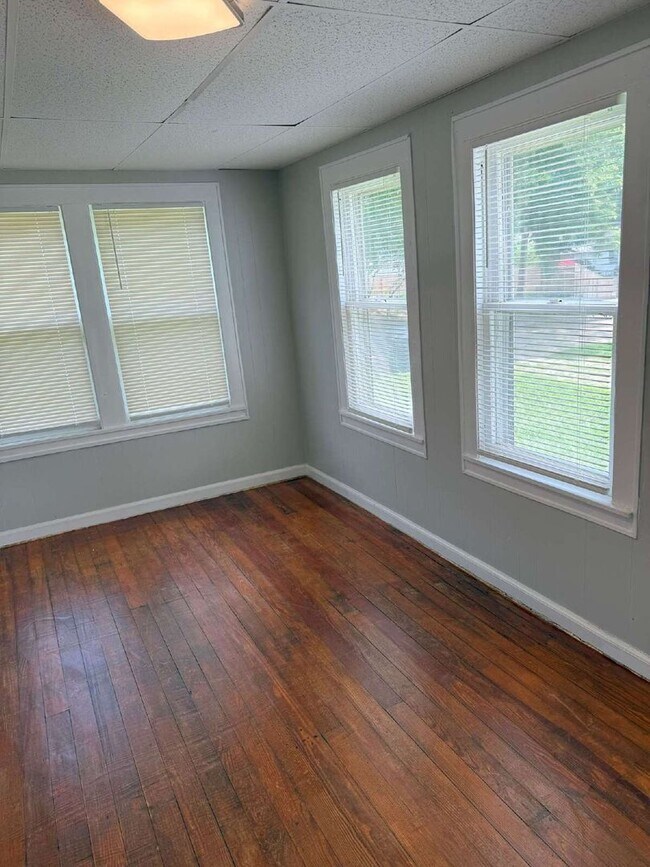 Foto del edificio - 3 bedroom, 1 bath remodeled home