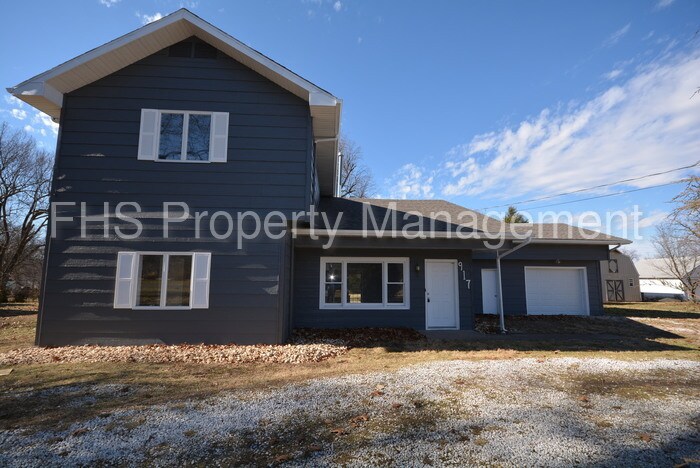 Primary Photo - 917 S Oak Grove Ave