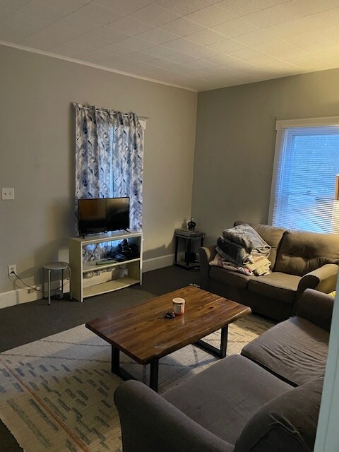 Sala de estar (paredes exteriores) - 4 Hickory St