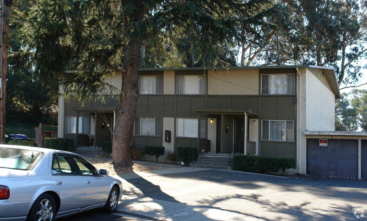 Building Photo - 10 Alan Ct