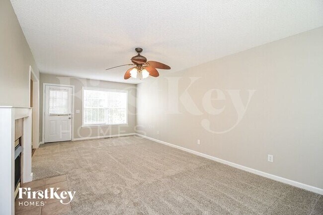 Foto del edificio - 6036 Holder Rd