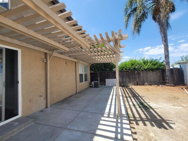 Building Photo - 577 Rockingham Way