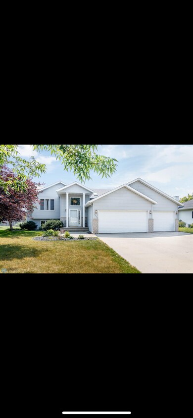 Foto principal - 3240 36th Ave S