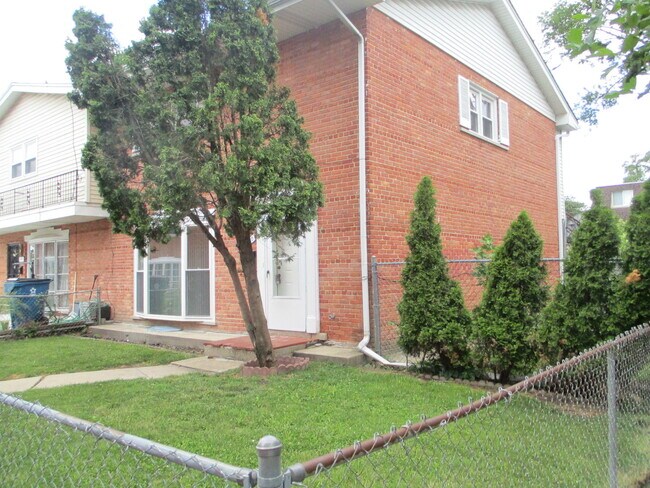Building Photo - 8840 Dee Rd