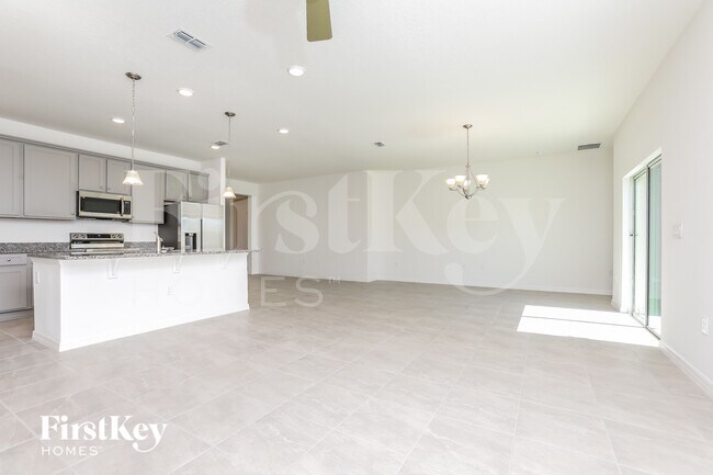 Building Photo - 1169 Spokane Pt